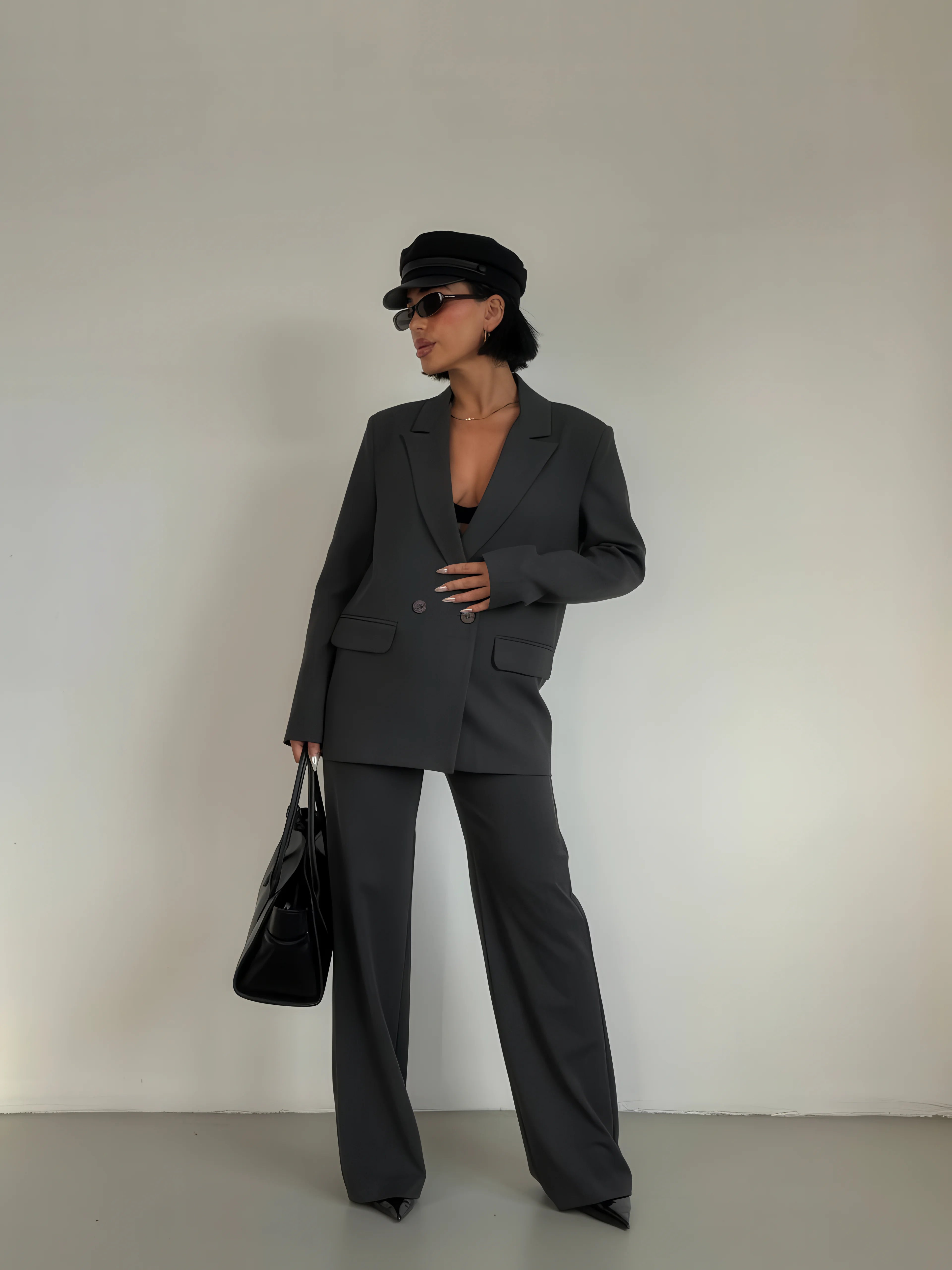 Traje gris